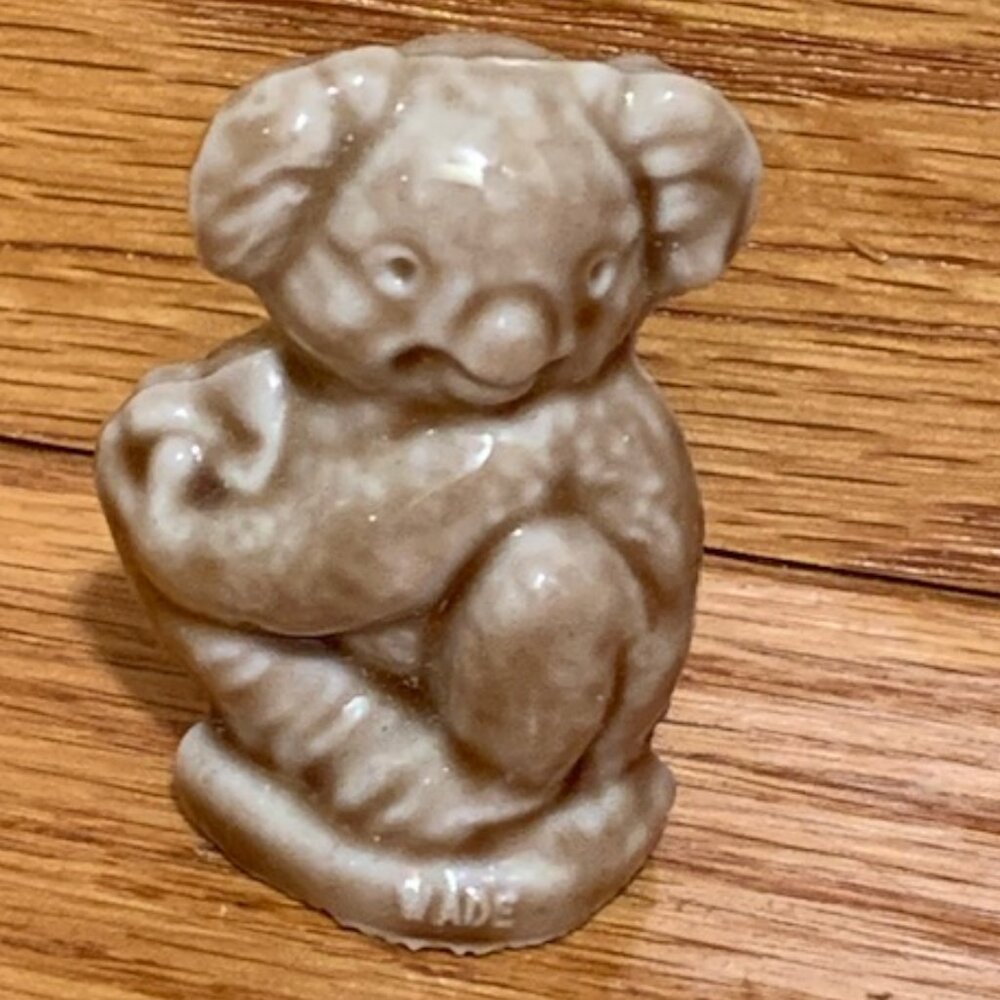 Koala Wade whimsies figurine England red rose tea